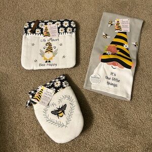 Bee-Themed Set of 3 Kitchen Accessories